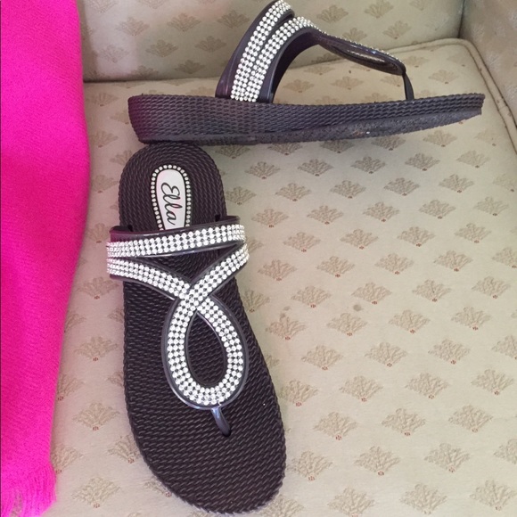 Thong style sandals - Picture 2 of 3